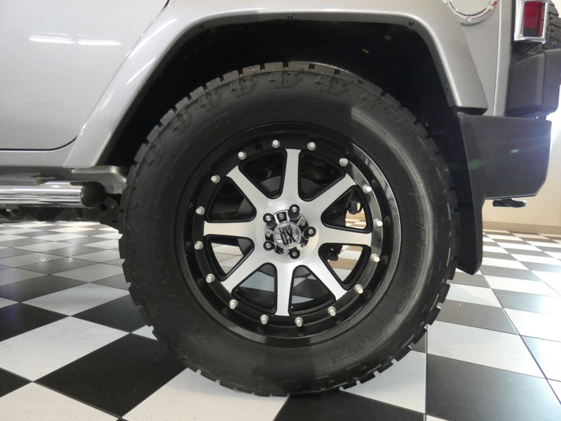 Used 2016 Jeep Wrangler Unlimited Sahara w/ Mopar Chrome Edition Group AWD/4WD image 8