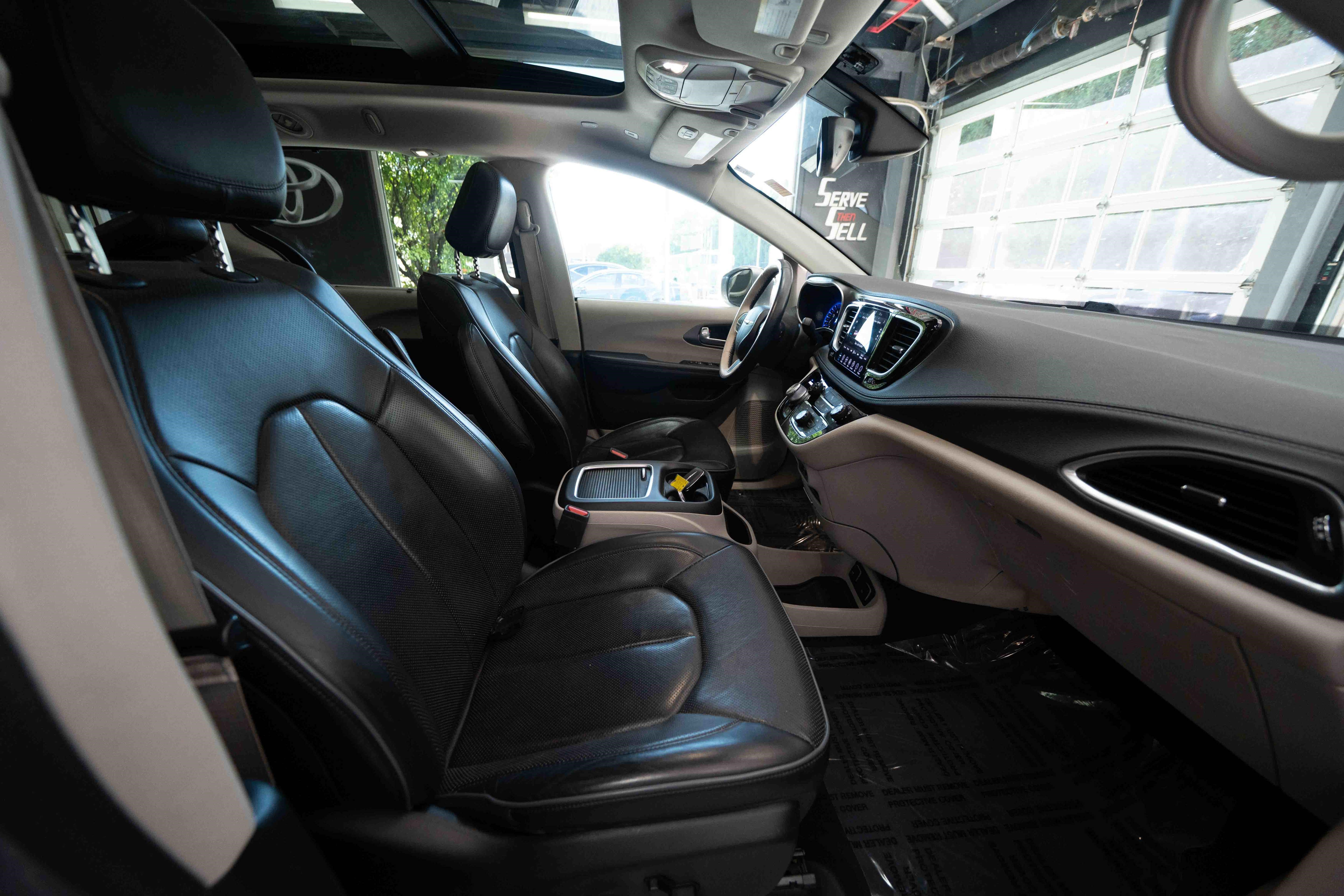 Used 2018 Chrysler Pacifica Limited FWD image 27