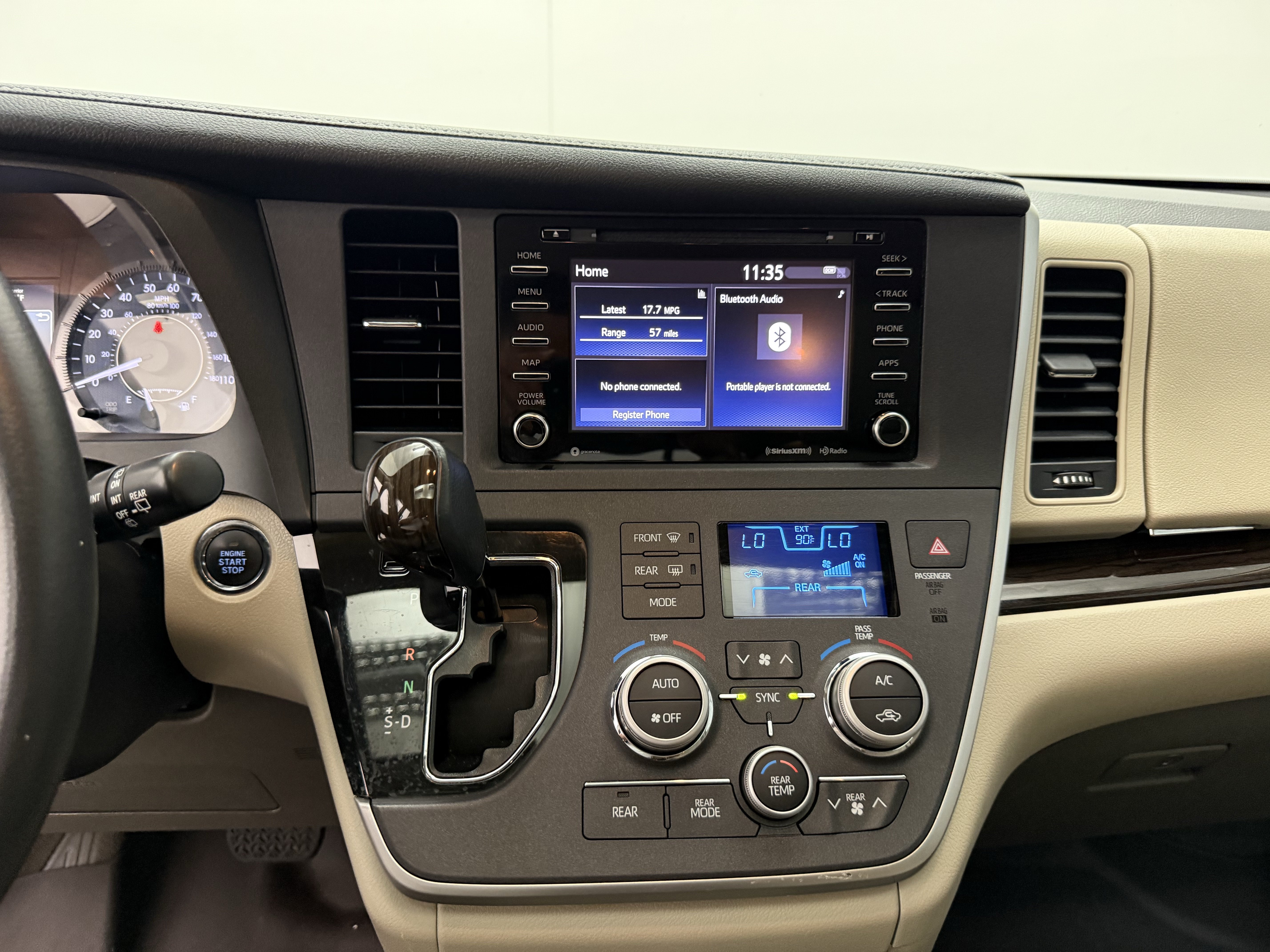 Used 2020 Toyota Sienna XLE FWD image 19