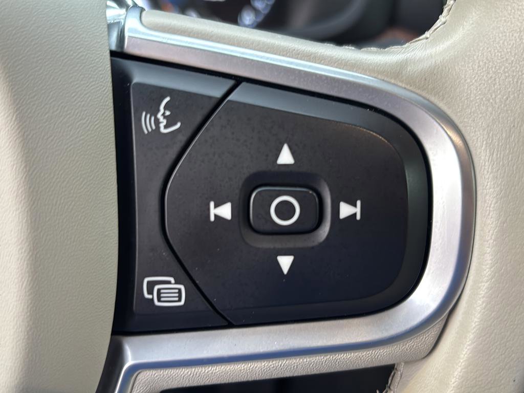 Used 2022 Volvo S60 T8 R-Design Expression w/ Premium Package image 27