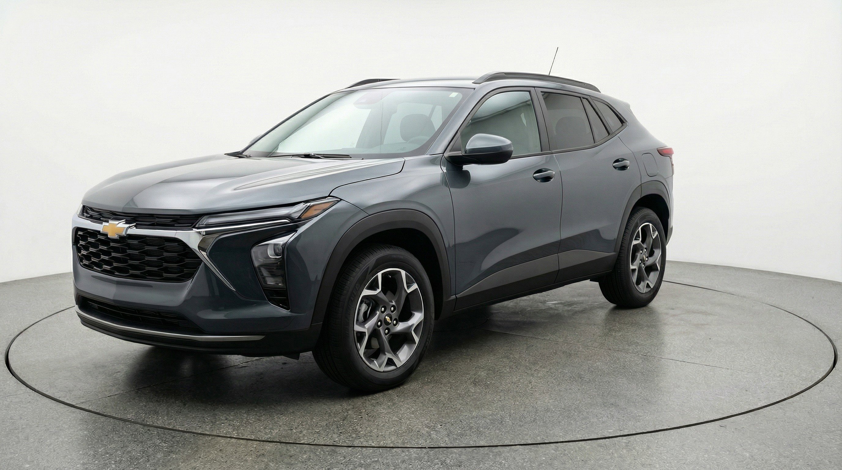 Used 2025 Chevrolet Trax LT w/ LT Convenience Package image 3