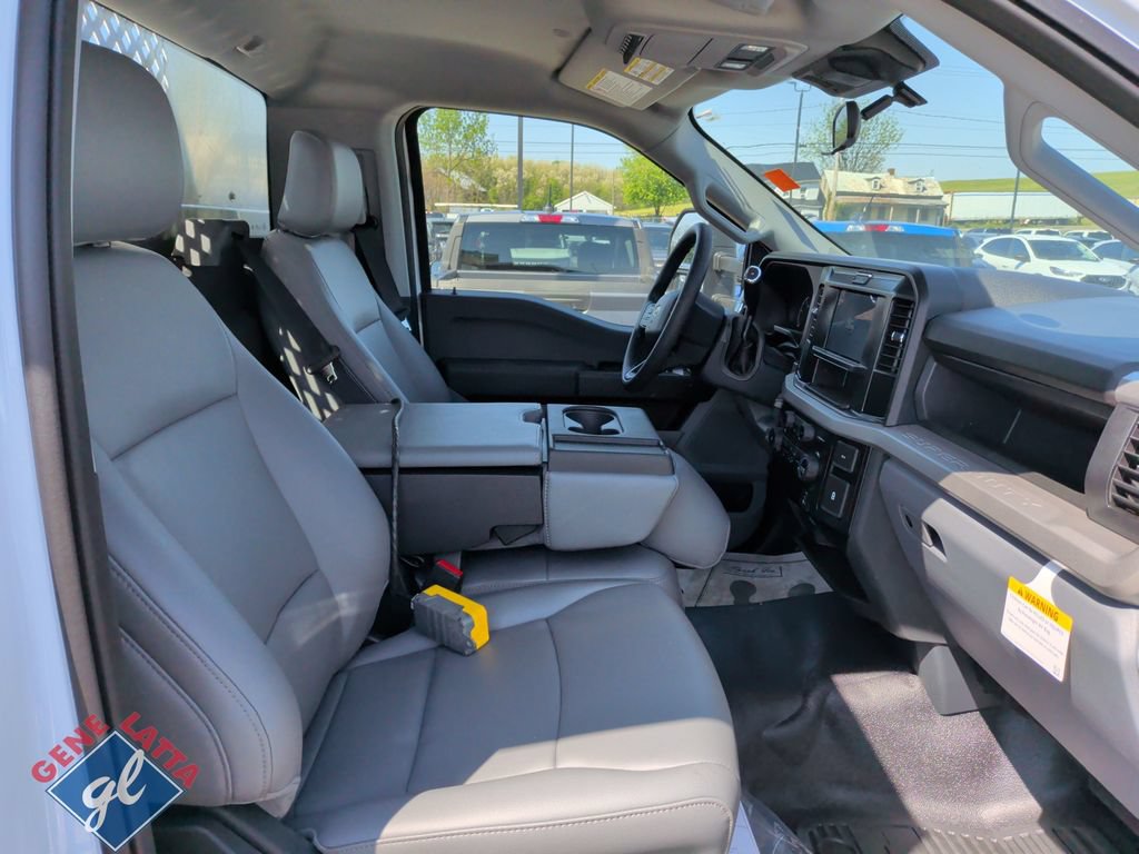 New 2025 Ford F550 4x4 Regular Cab Super Duty image 8