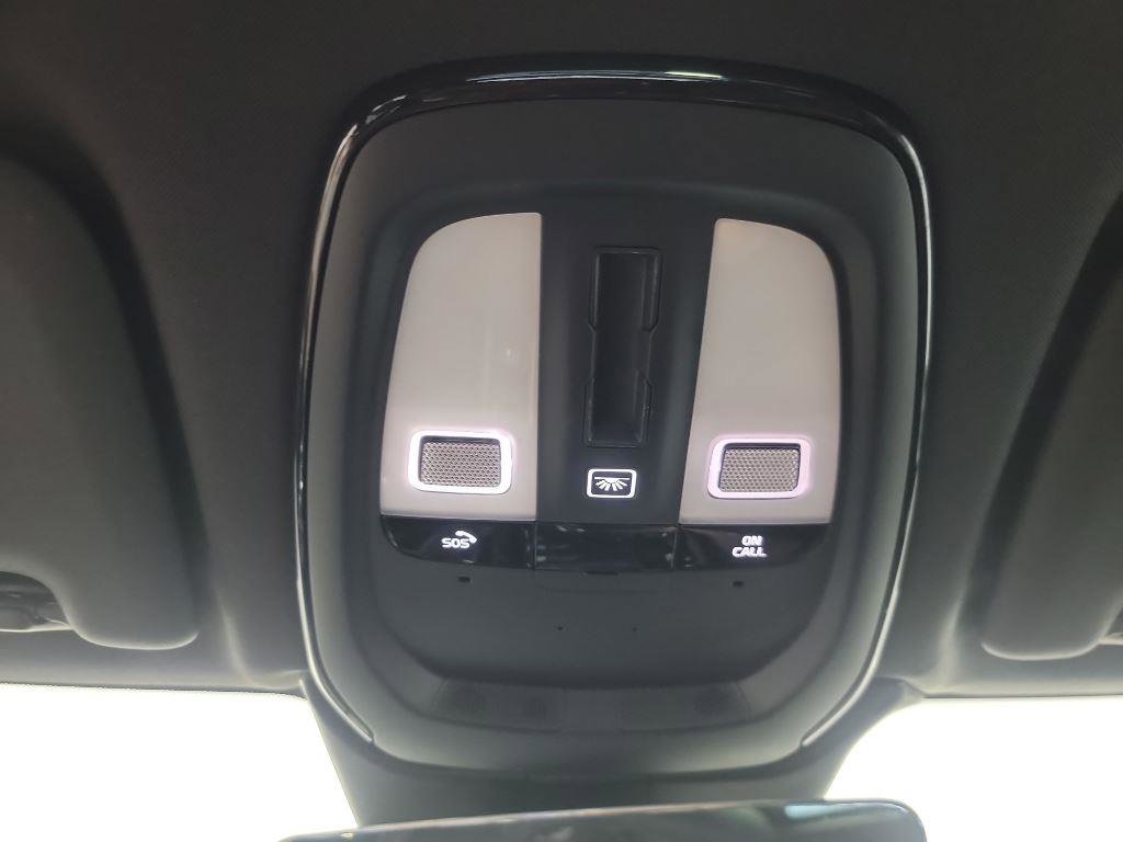 Used 2022 Volvo XC60 B5 Momentum w/ Advanced Package image 22