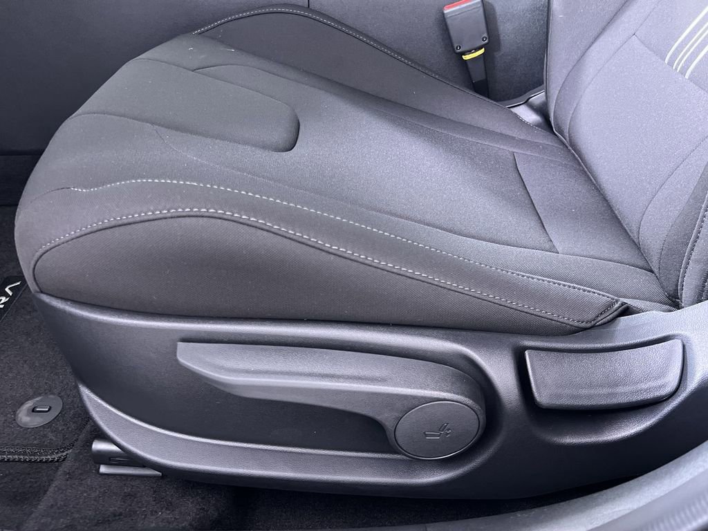Used 2025 Hyundai Elantra Sport image 14