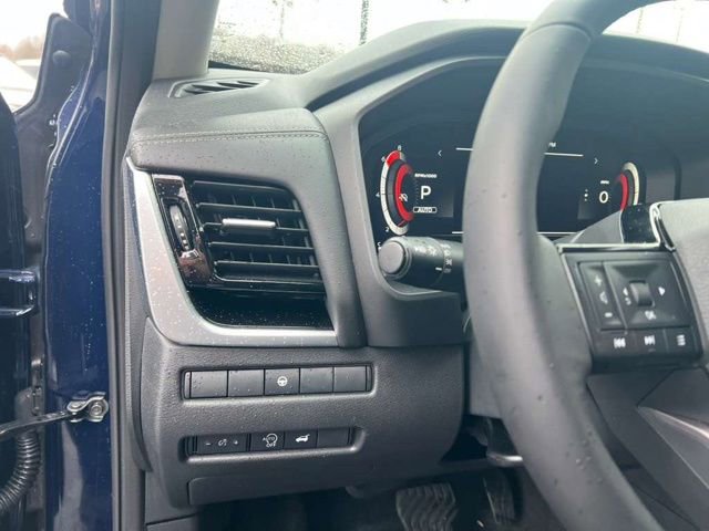 Used 2025 Nissan Rogue SL image 10