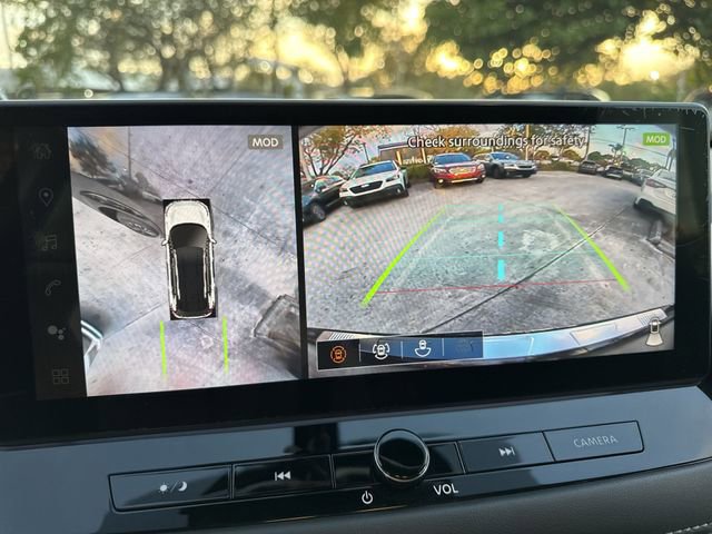 Used 2024 Nissan Rogue Platinum w/ Platinum Premium Package image 17