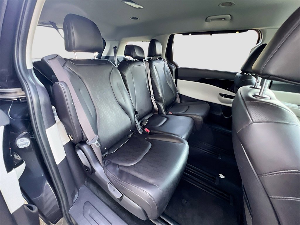 Used 2024 Kia Carnival EX image 27