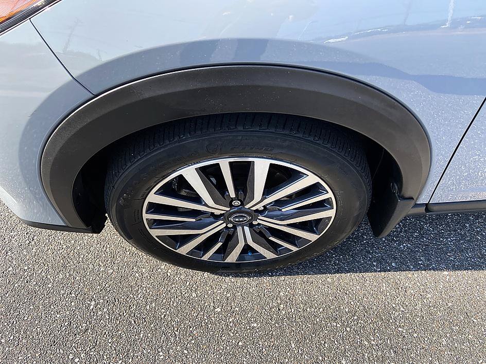Certified 2022 Nissan Kicks SV FWD image 8