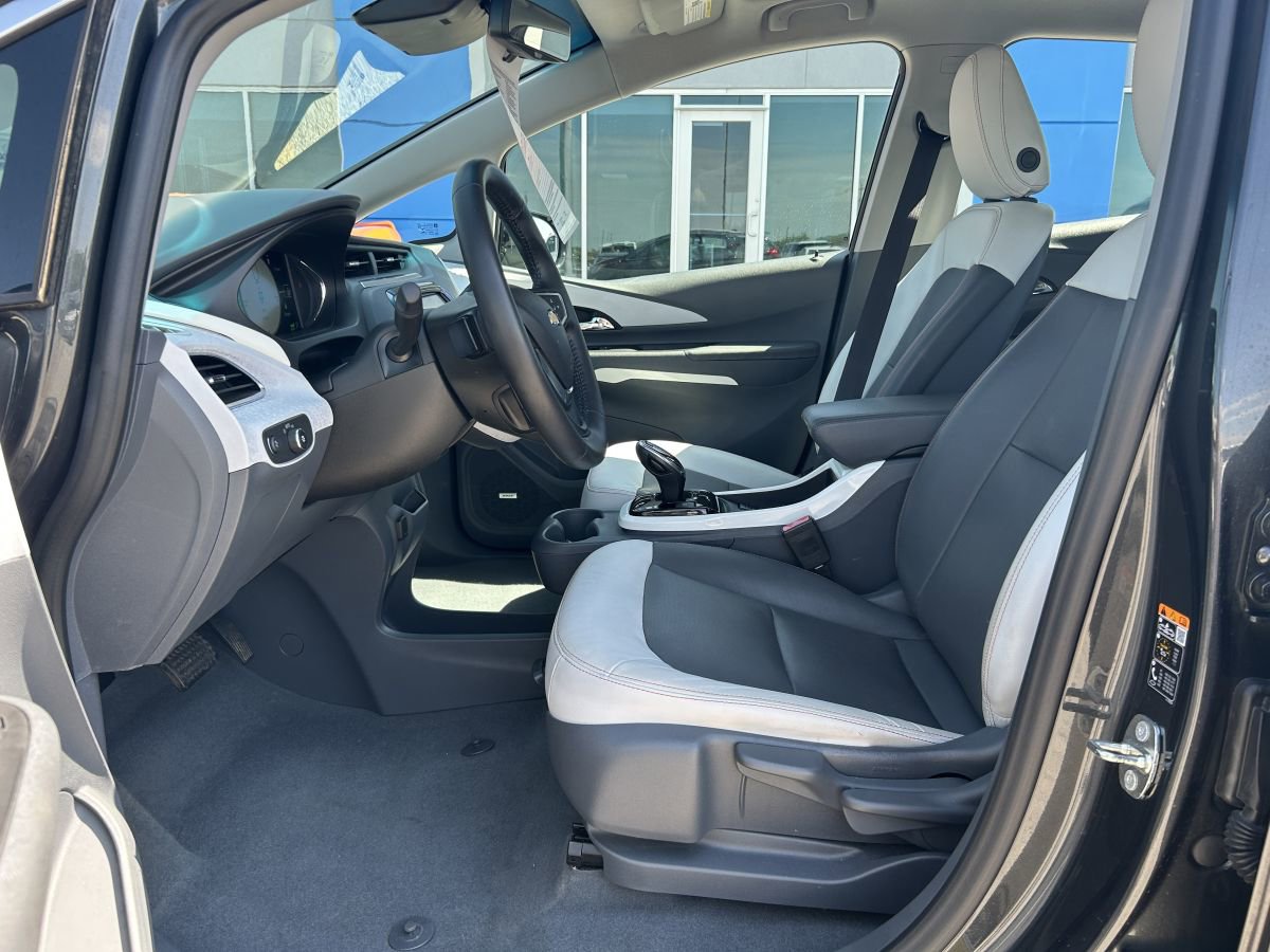 Used 2017 Chevrolet Bolt Premier w/ Driver Confidence II Package FWD image 11