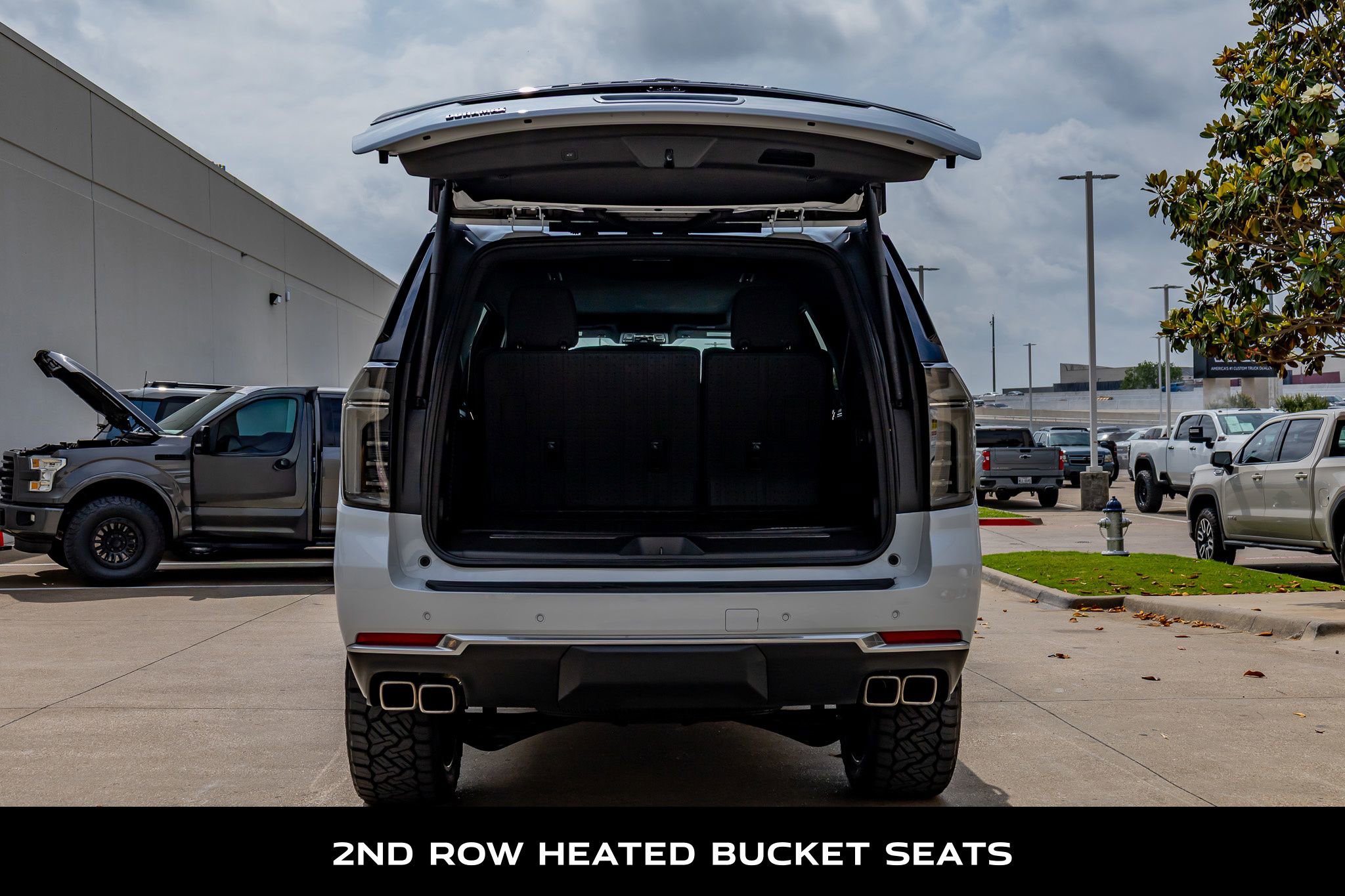 Used 2026 Chevrolet Suburban High Country AWD/4WD image 9