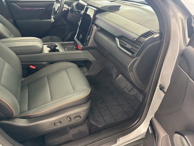 Used 2025 GMC Acadia AT4 image 28