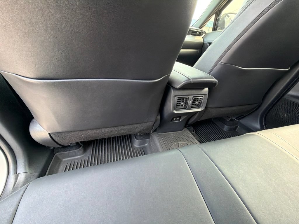 Used 2022 Toyota Venza XLE AWD/4WD image 12