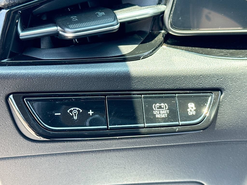 Certified 2025 Kia Niro EX FWD image 13