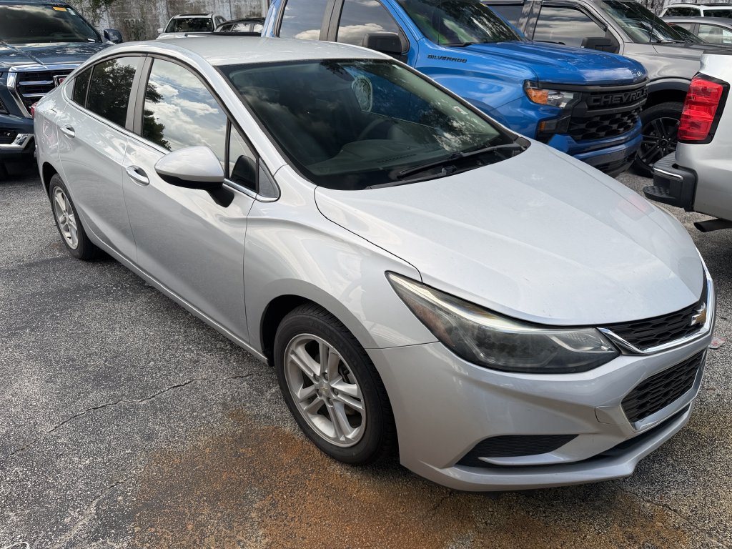 Used 2017 Chevrolet Cruze LT w/ Convenience Package FWD image 1