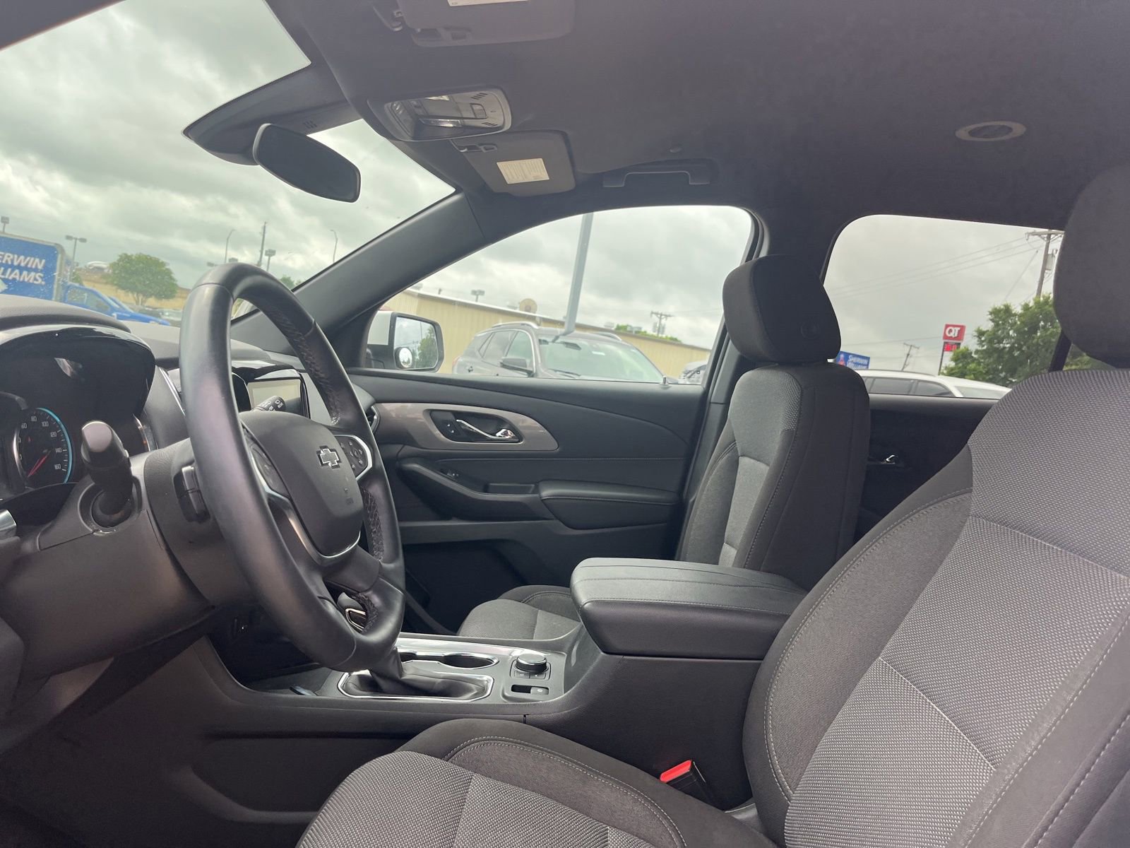 Used 2023 Chevrolet Traverse LT image 7