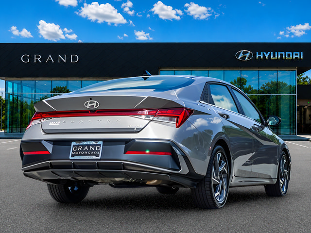 Used 2025 Hyundai Elantra Limited FWD image 11