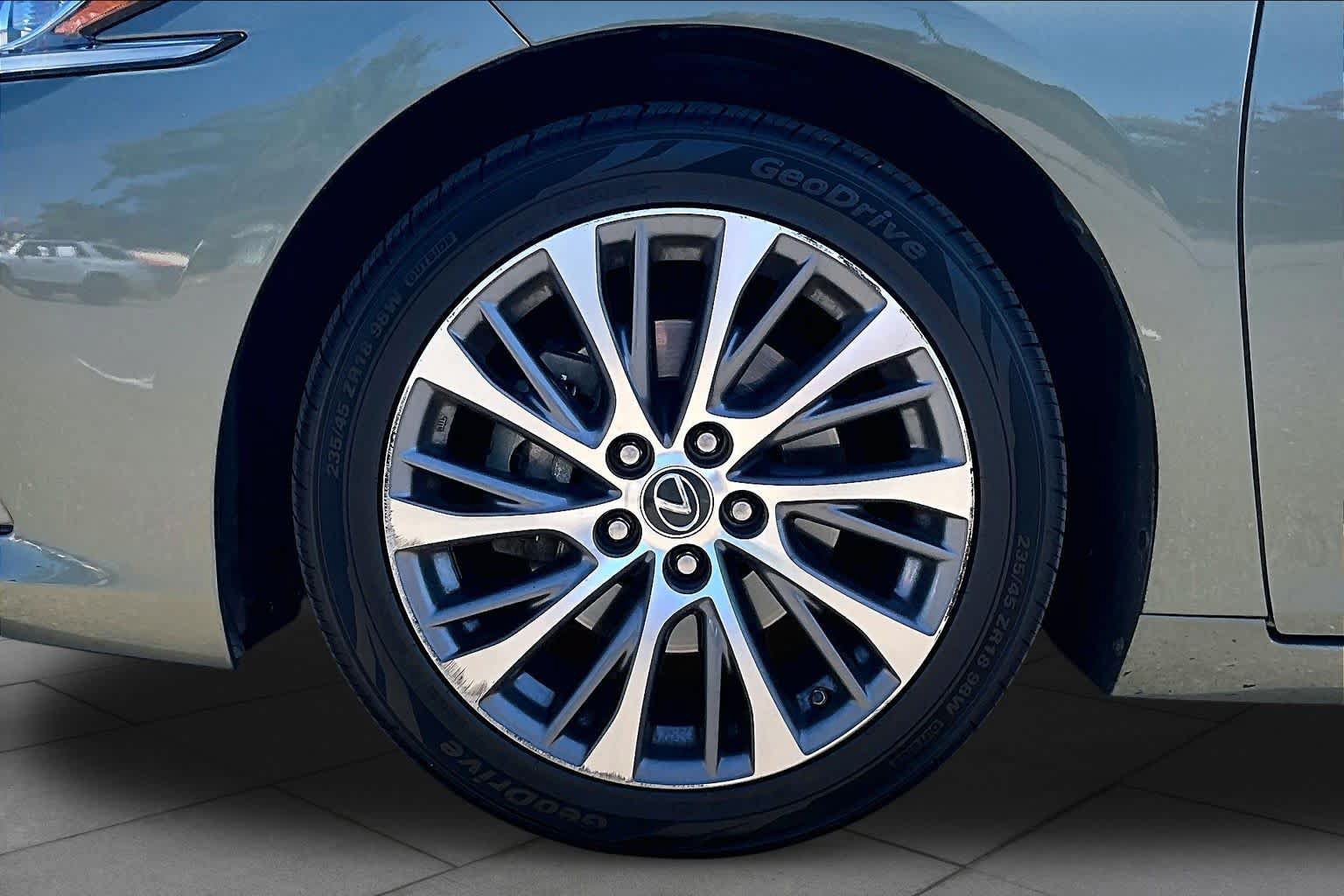 Used 2020 Lexus ES 350 w/ Premium Package FWD image 10