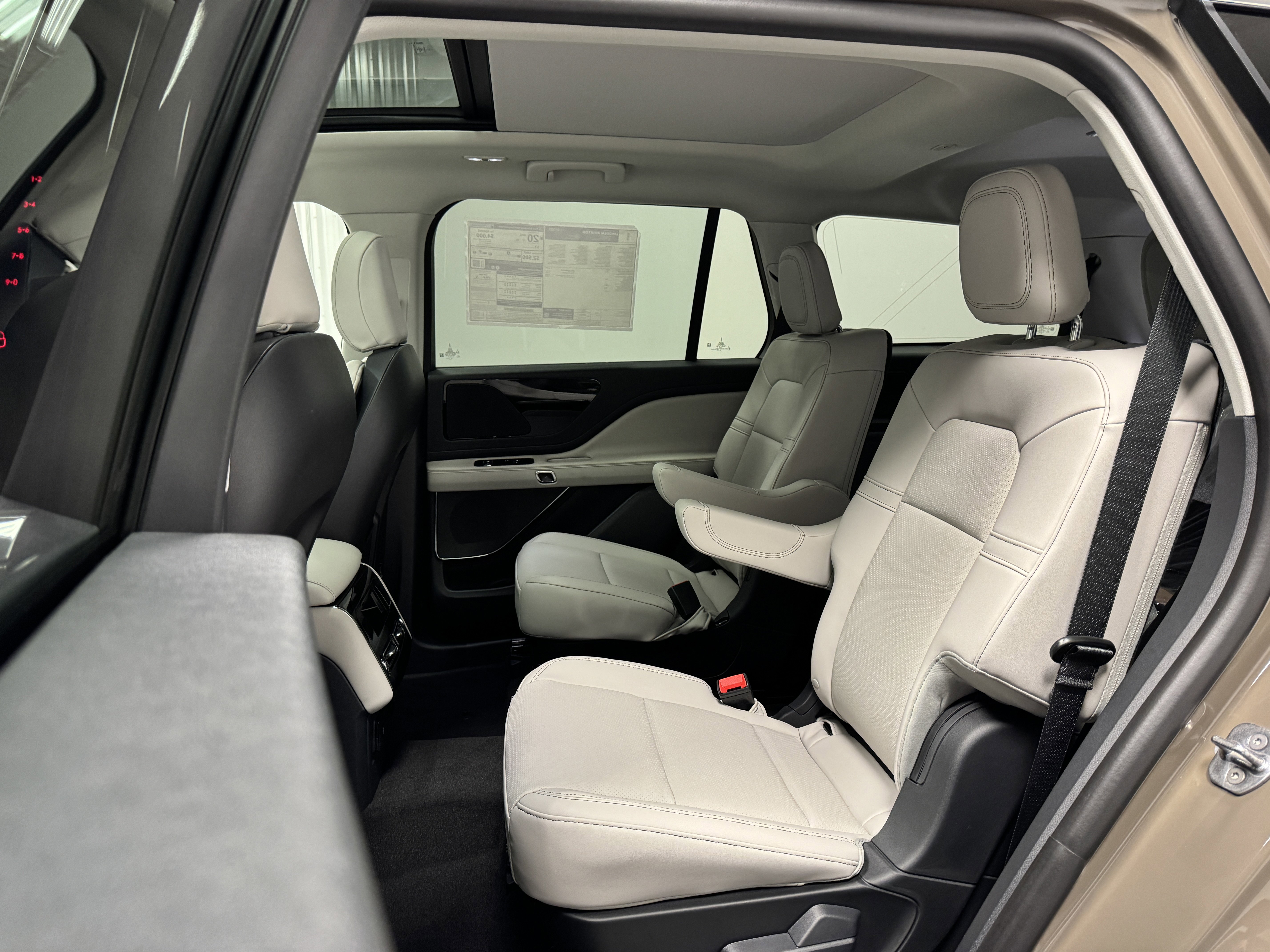 New 2026 Lincoln Aviator AWD image 17