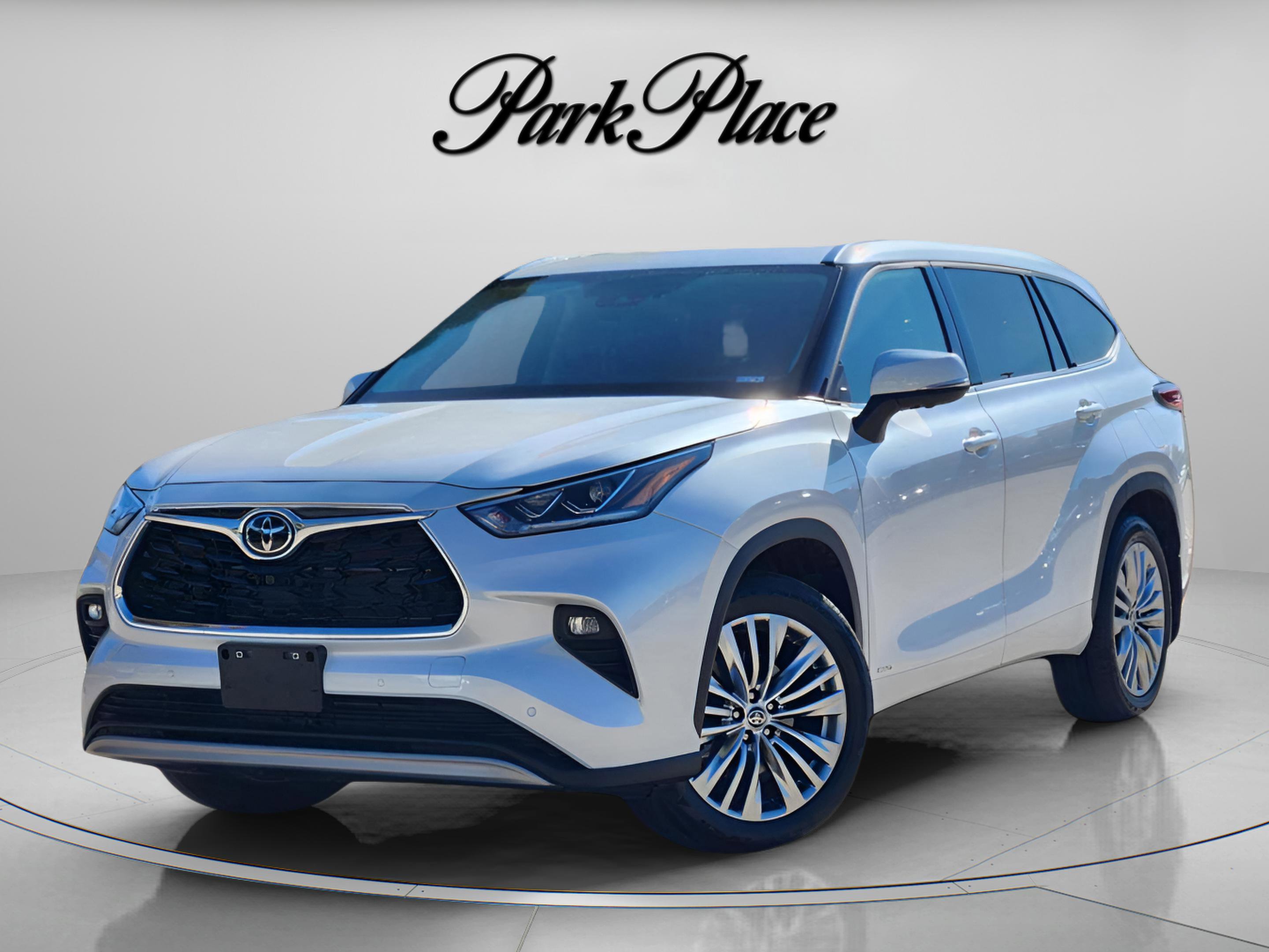 Used 2025 Toyota Highlander Platinum image 1