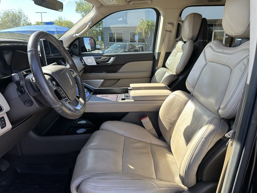 Used 2023 Lincoln Navigator L Reserve image 11