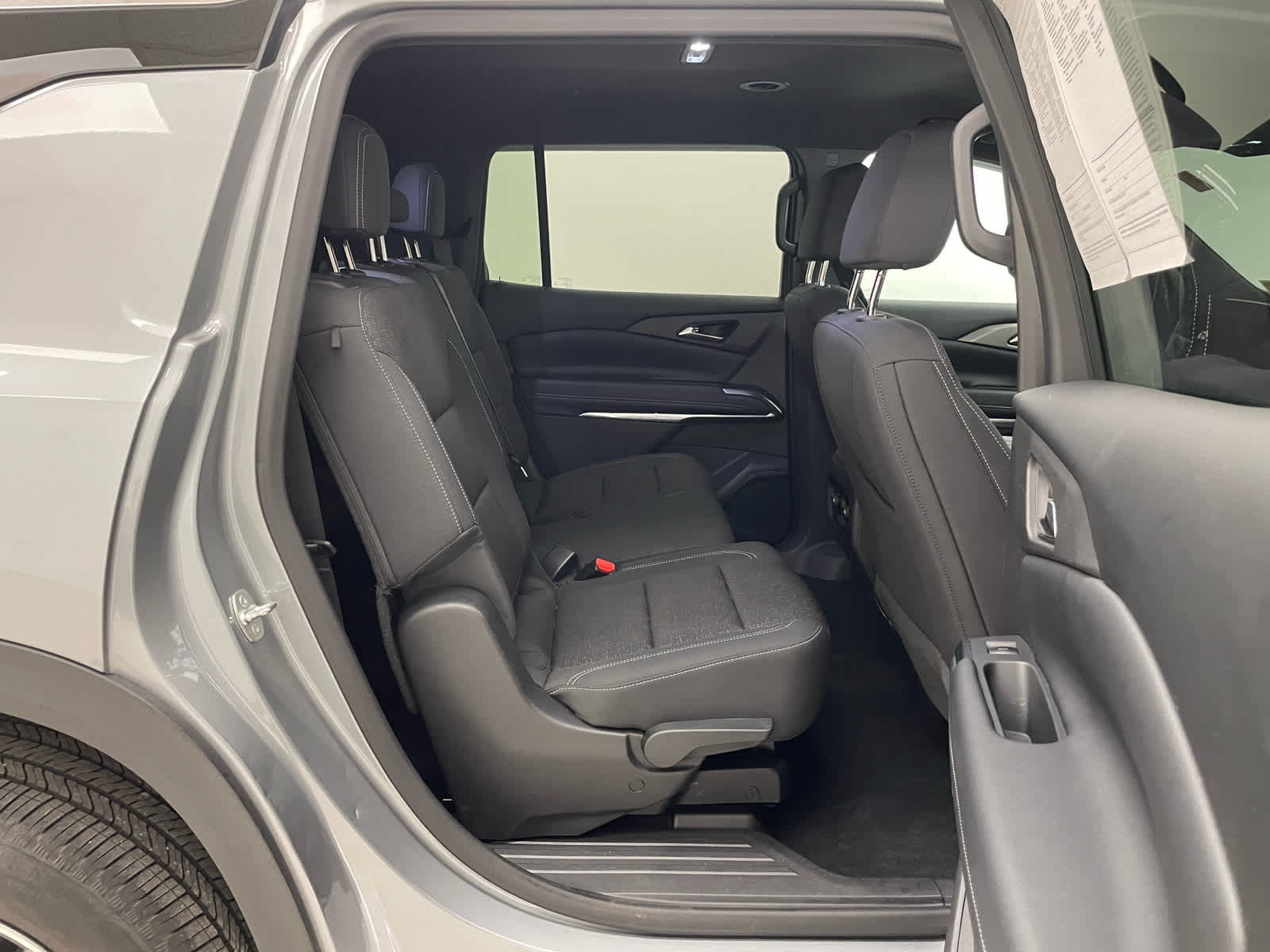 Used 2025 Chevrolet Traverse LT w/ Driver Confidence Package FWD image 14