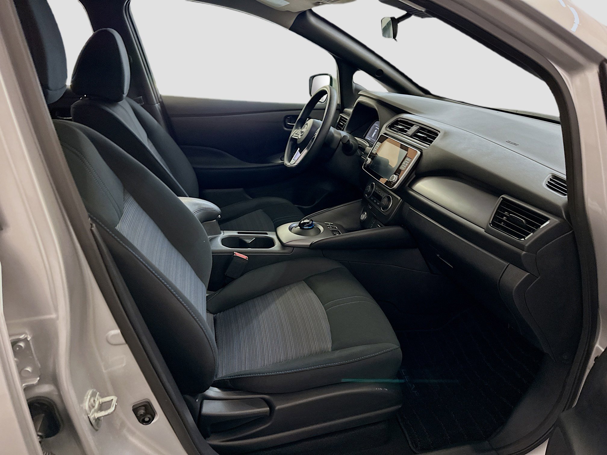 Used 2023 Nissan Leaf S image 31