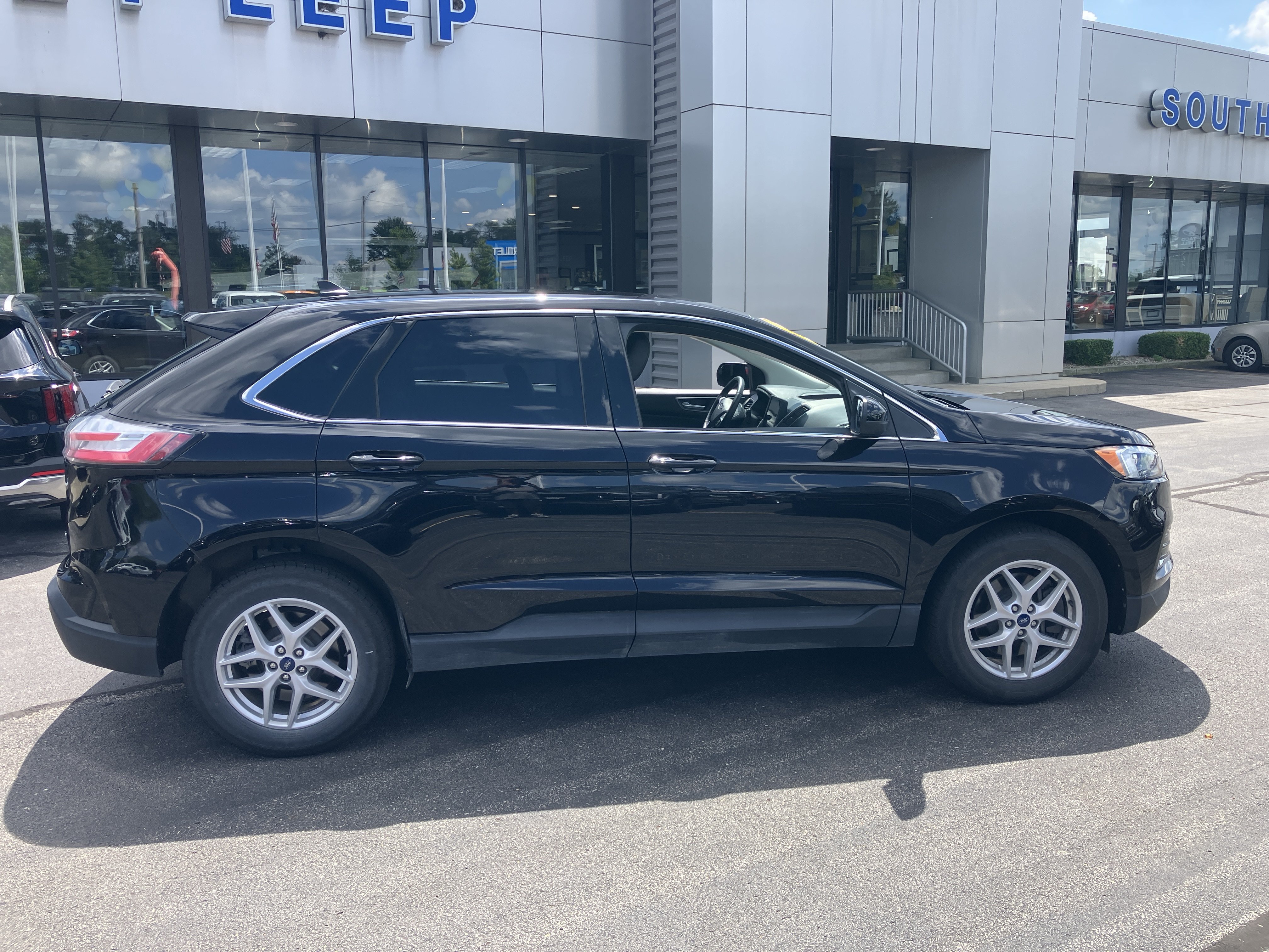 Certified 2022 Ford Edge SEL AWD/4WD image 8