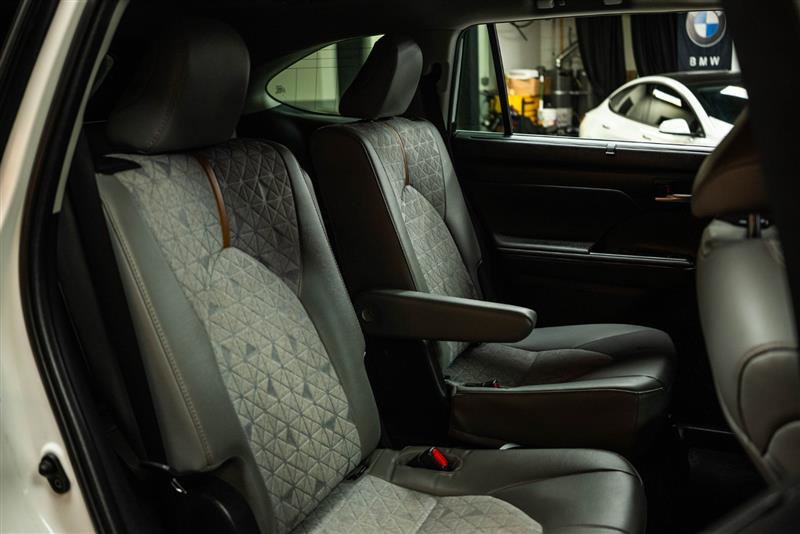 Used 2023 Toyota Highlander Bronze Edition image 13