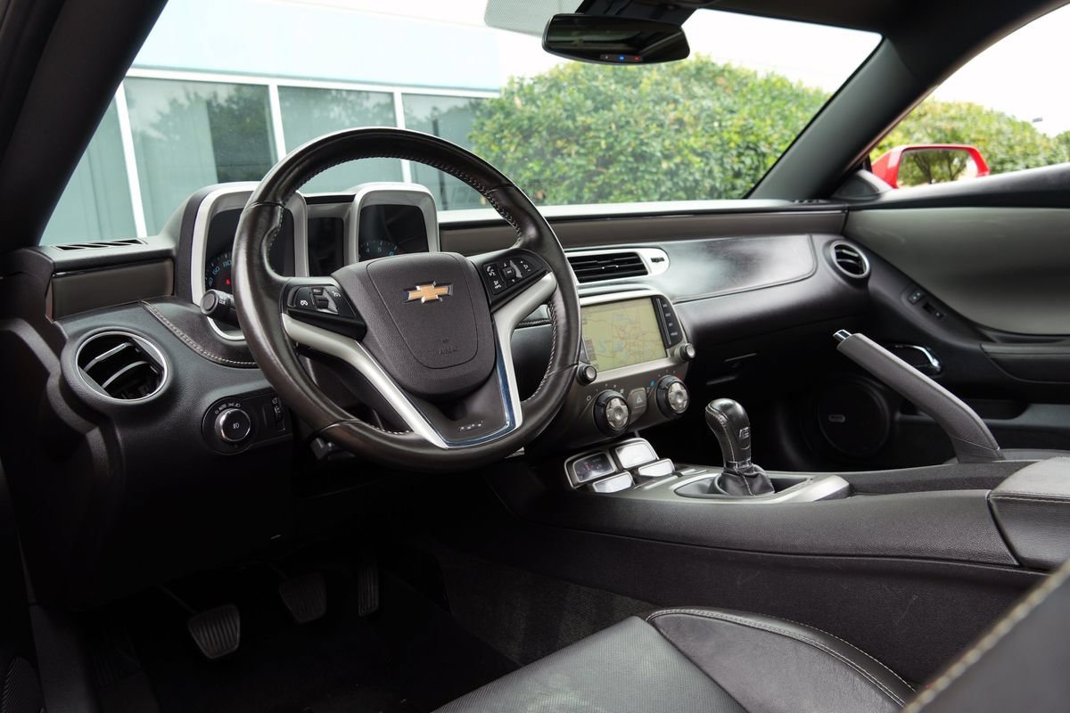 Used 2015 Chevrolet Camaro SS w/ RS Package RWD image 5