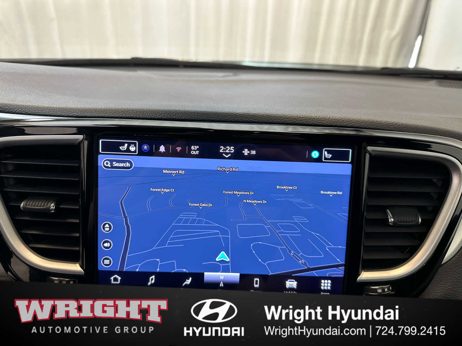 Used 2025 Chrysler Pacifica Limited image 26