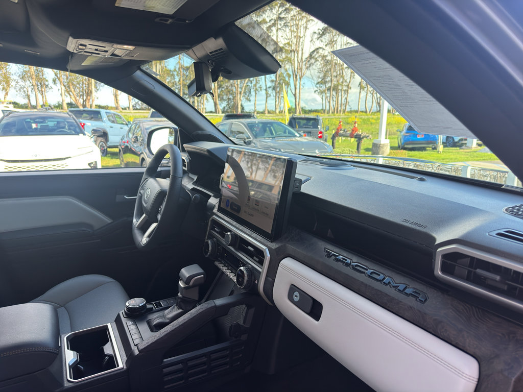 Used 2025 Toyota Tacoma Limited image 20