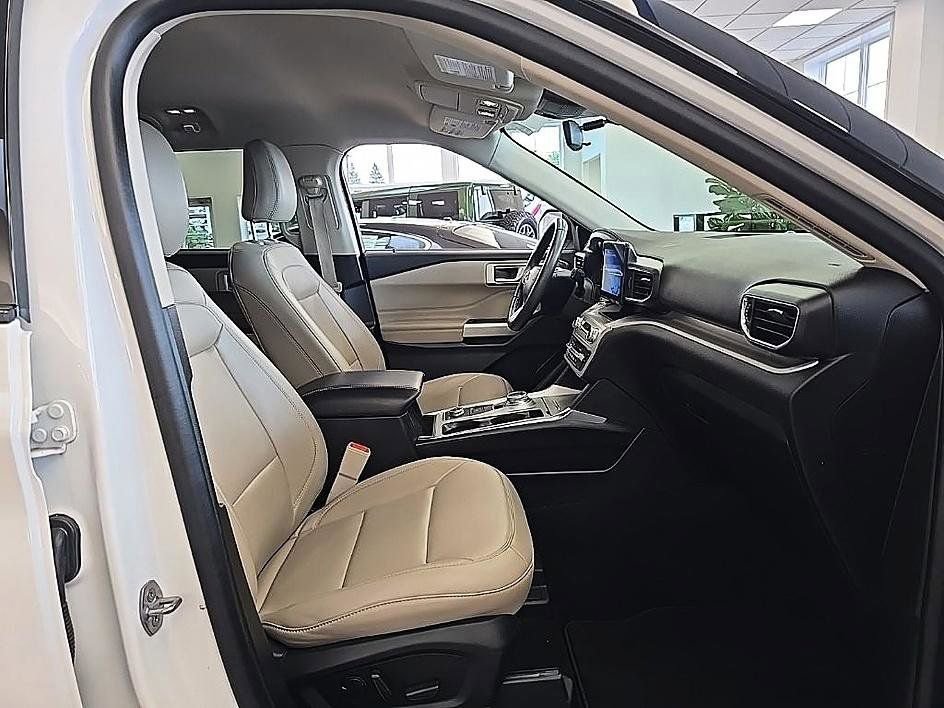 Used 2023 Ford Explorer XLT w/ Equipment Group 202A AWD/4WD image 38