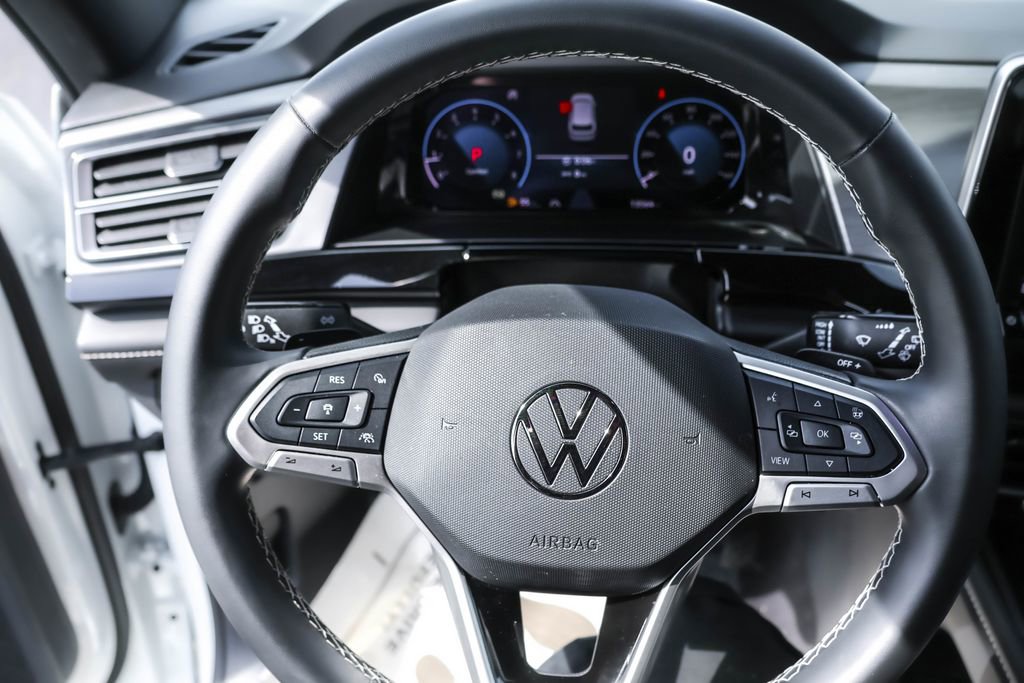 Certified 2025 Volkswagen Atlas Cross Sport SE image 19