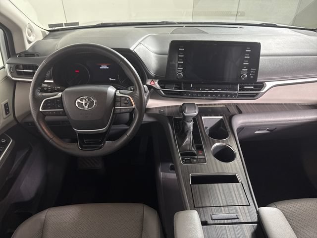 Used 2022 Toyota Sienna Limited AWD/4WD image 38