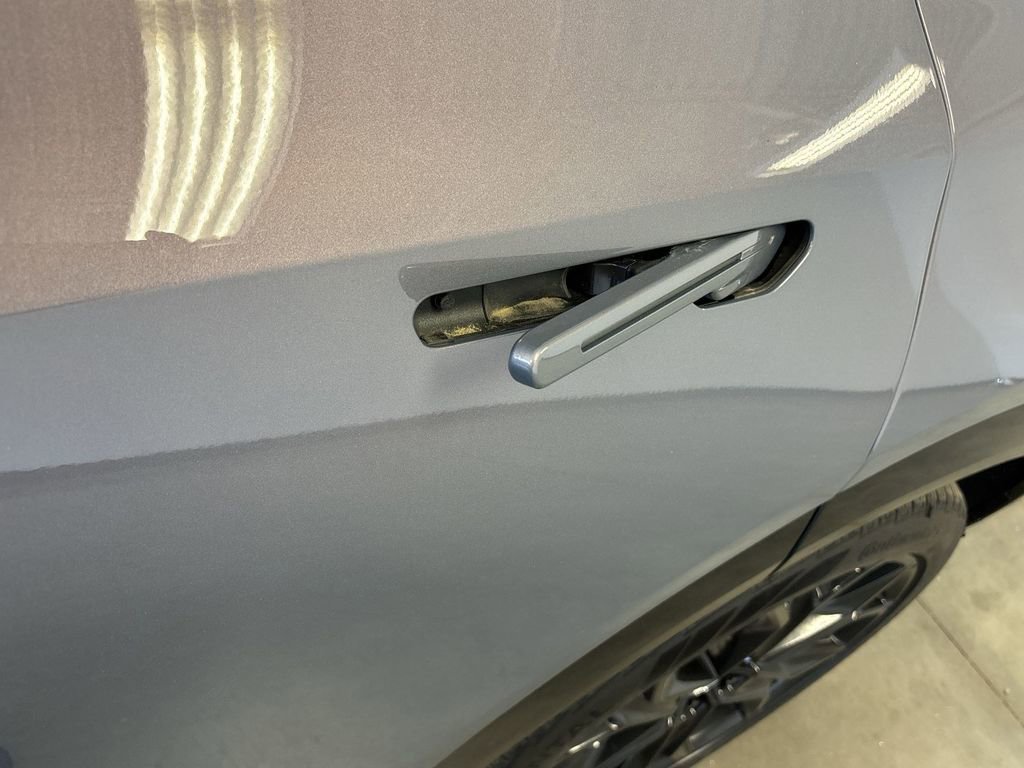 New 2025 Cadillac Optiq Luxury 1 w/ LPO, ONYX Package image 40