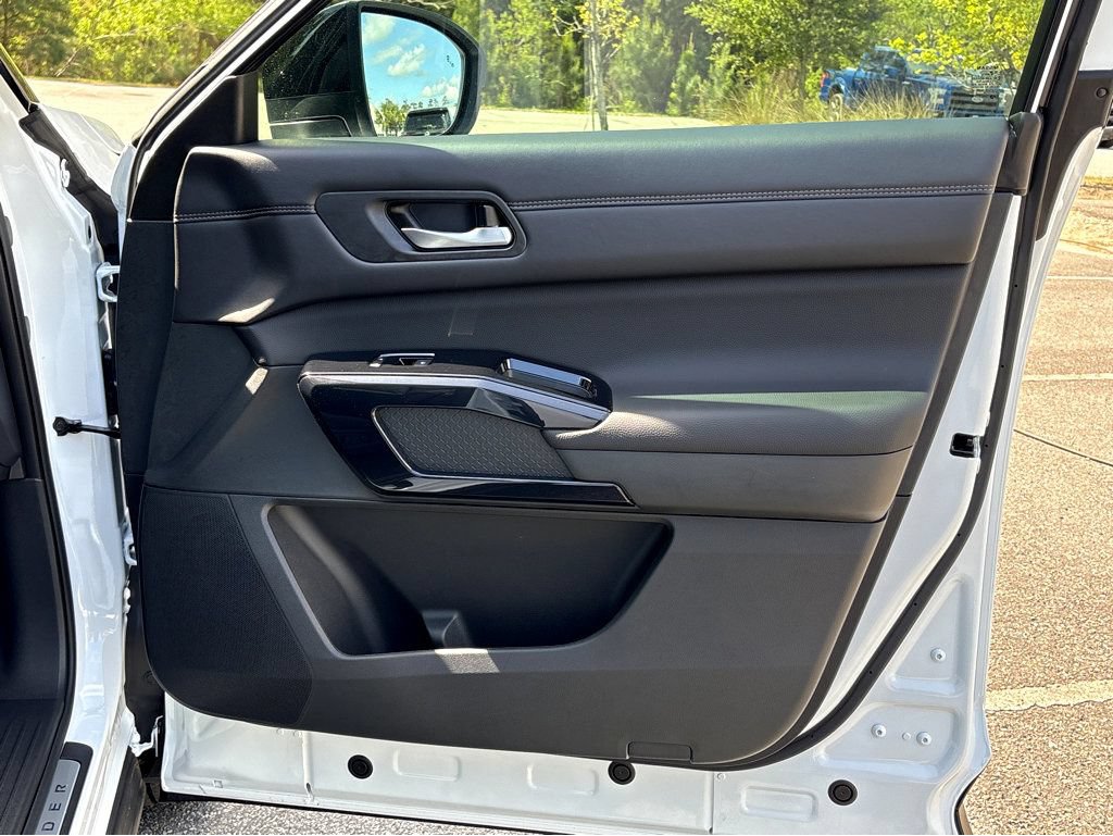 New 2026 Nissan Pathfinder Platinum FWD image 13