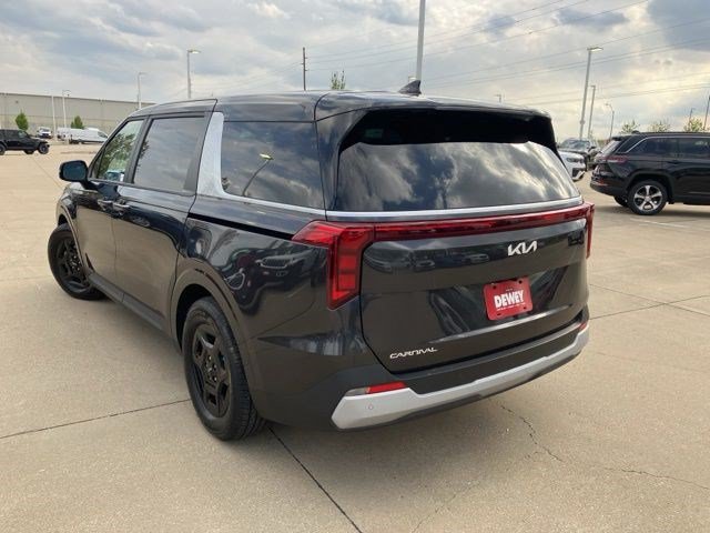 Used 2025 Kia Carnival FWD image 9