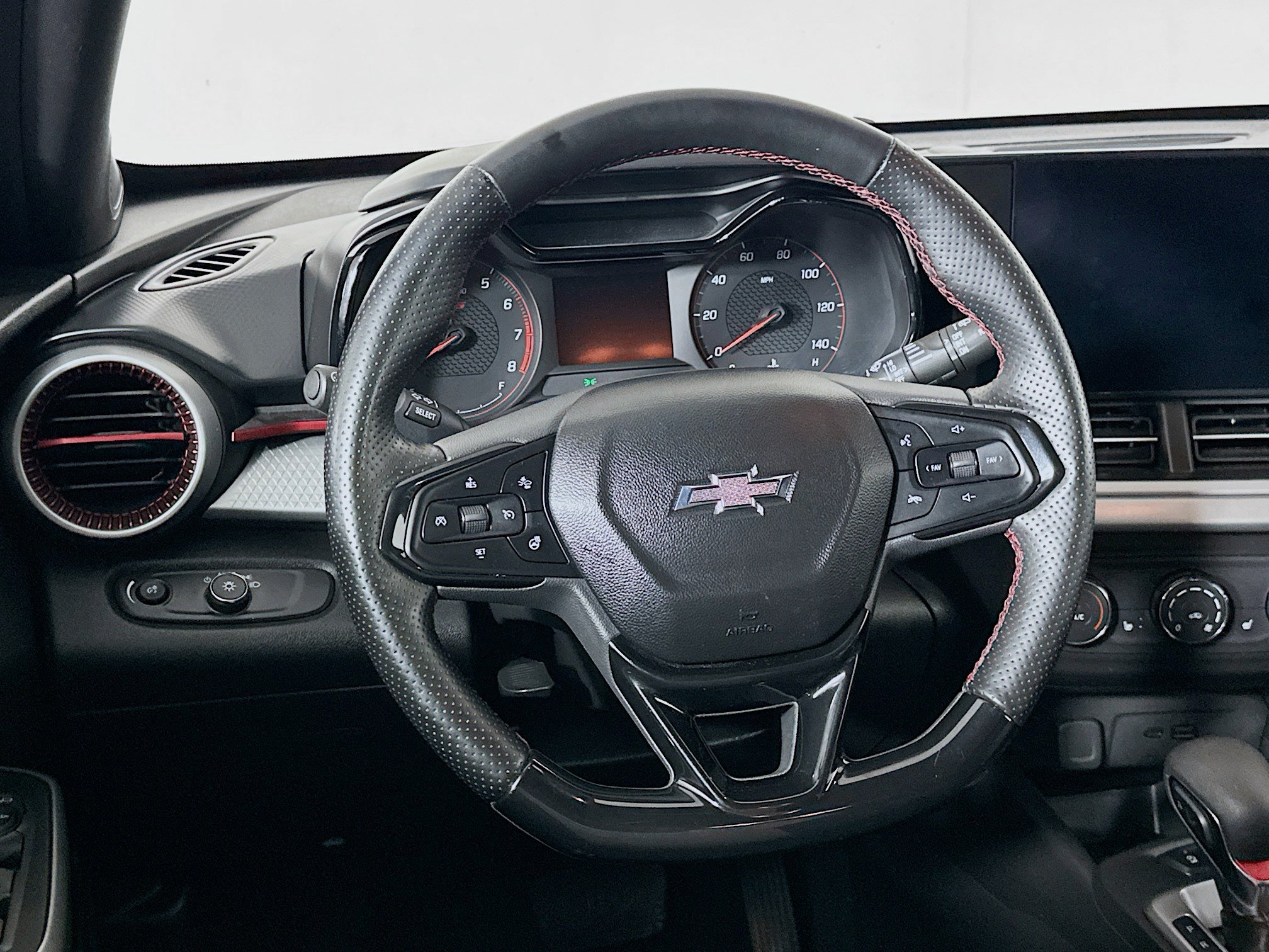 Used 2024 Chevrolet Trax RS w/ Sunroof Package FWD image 18
