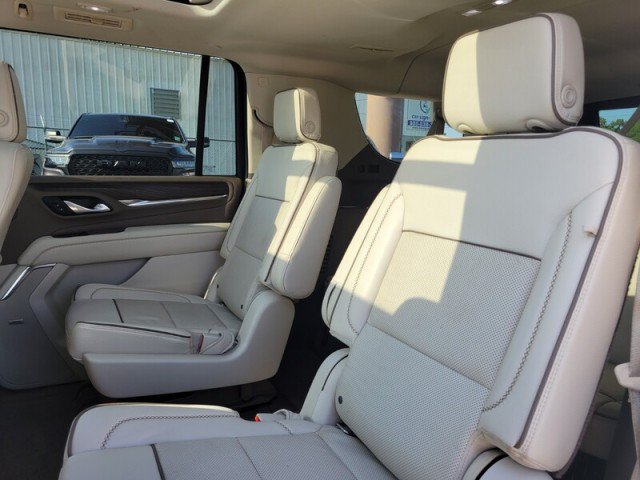 Used 2021 GMC Yukon XL Denali w/ Denali Premium Package RWD image 30