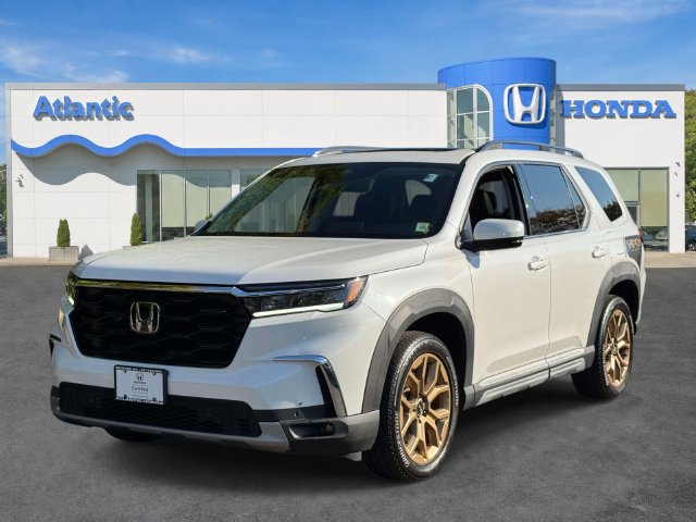 Certified 2024 Honda Pilot Touring image 2