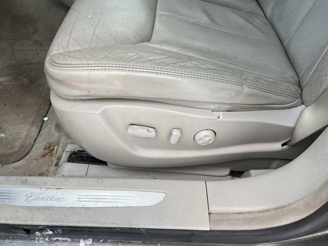 Used 2006 Cadillac DTS w/ Trunk Convenience Package image 20