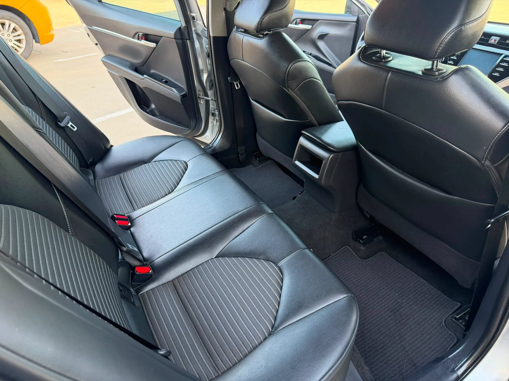 Used 2018 Toyota Camry SE FWD image 15