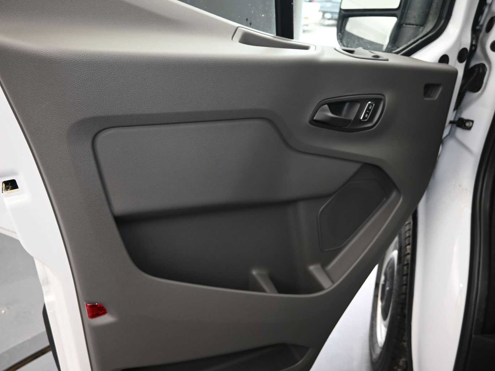 New 2024 Ford Transit 250 148 Medium Roof RWD image 19