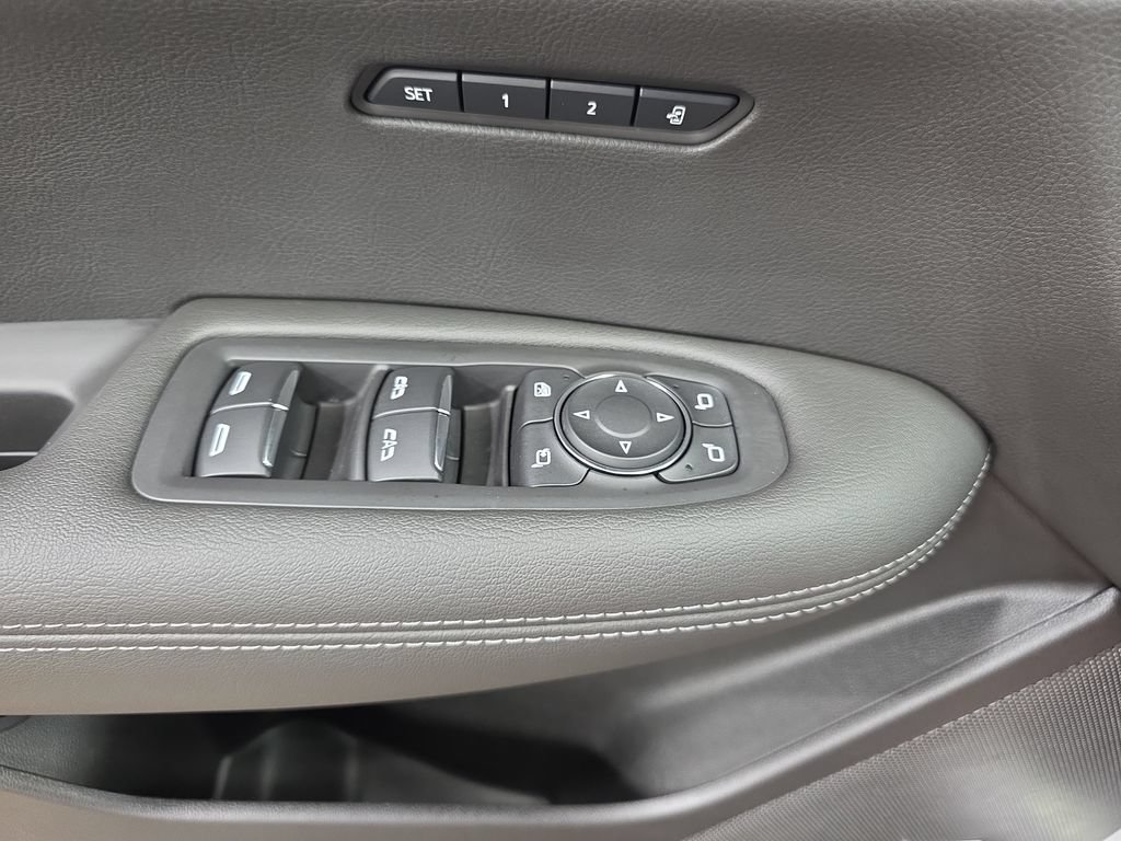 Used 2023 Cadillac XT6 Premium Luxury w/ LPO, Floor Liner Package AWD/4WD image 27