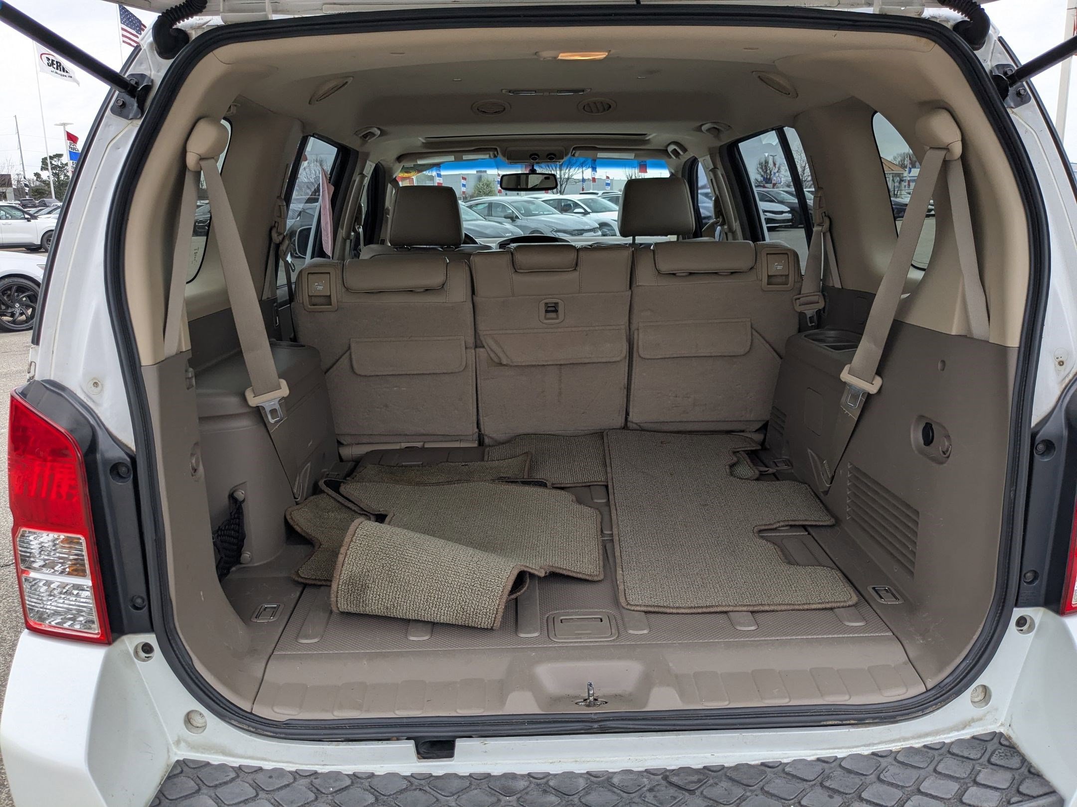 Used 2008 Nissan Pathfinder SE w/ Leather Pkg image 4