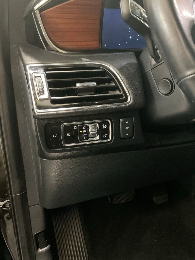 Used 2023 Lincoln Navigator Reserve AWD/4WD image 8