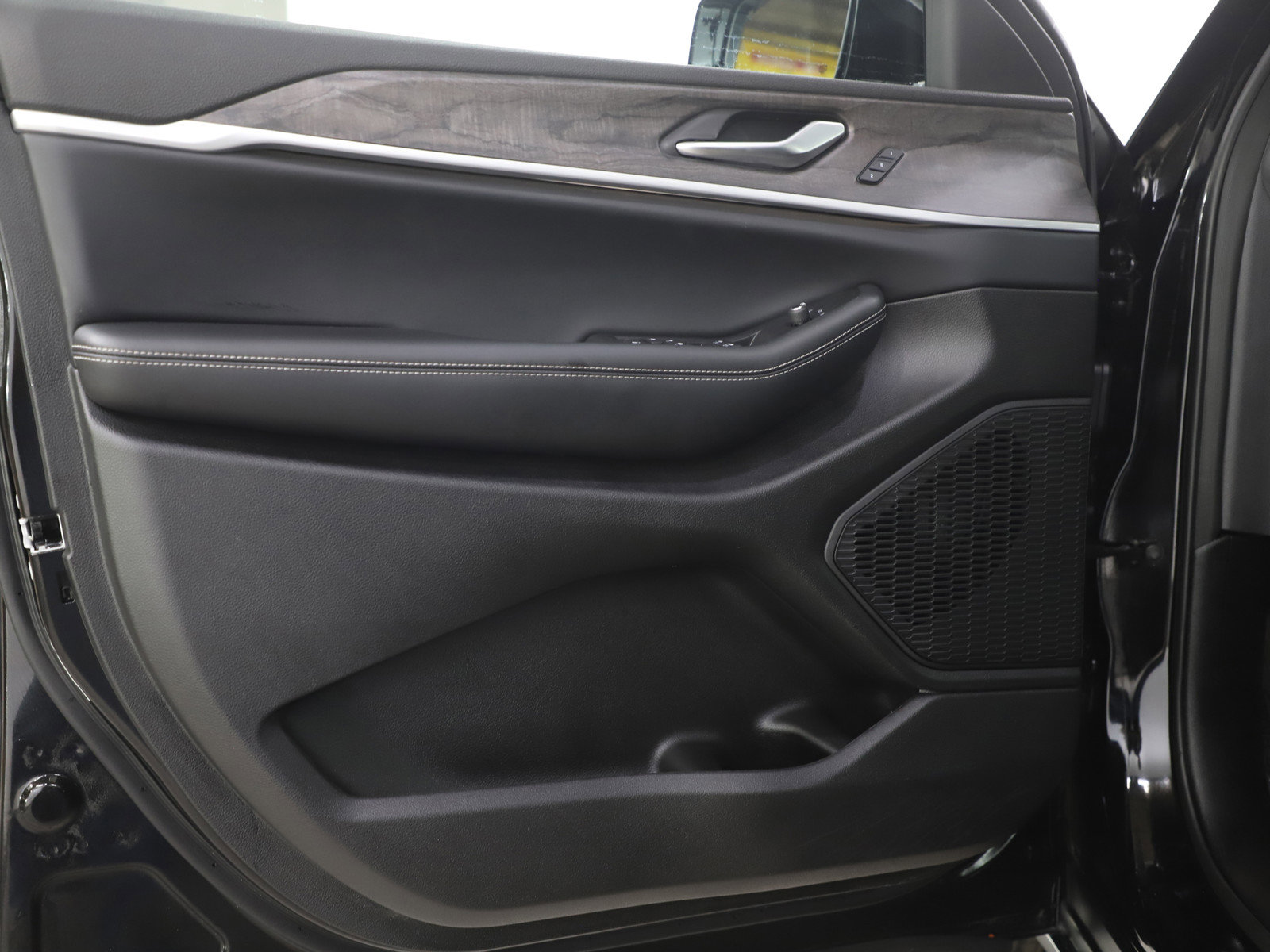 Used 2025 Jeep Grand Cherokee L Limited w/ Trailer Tow Package image 21