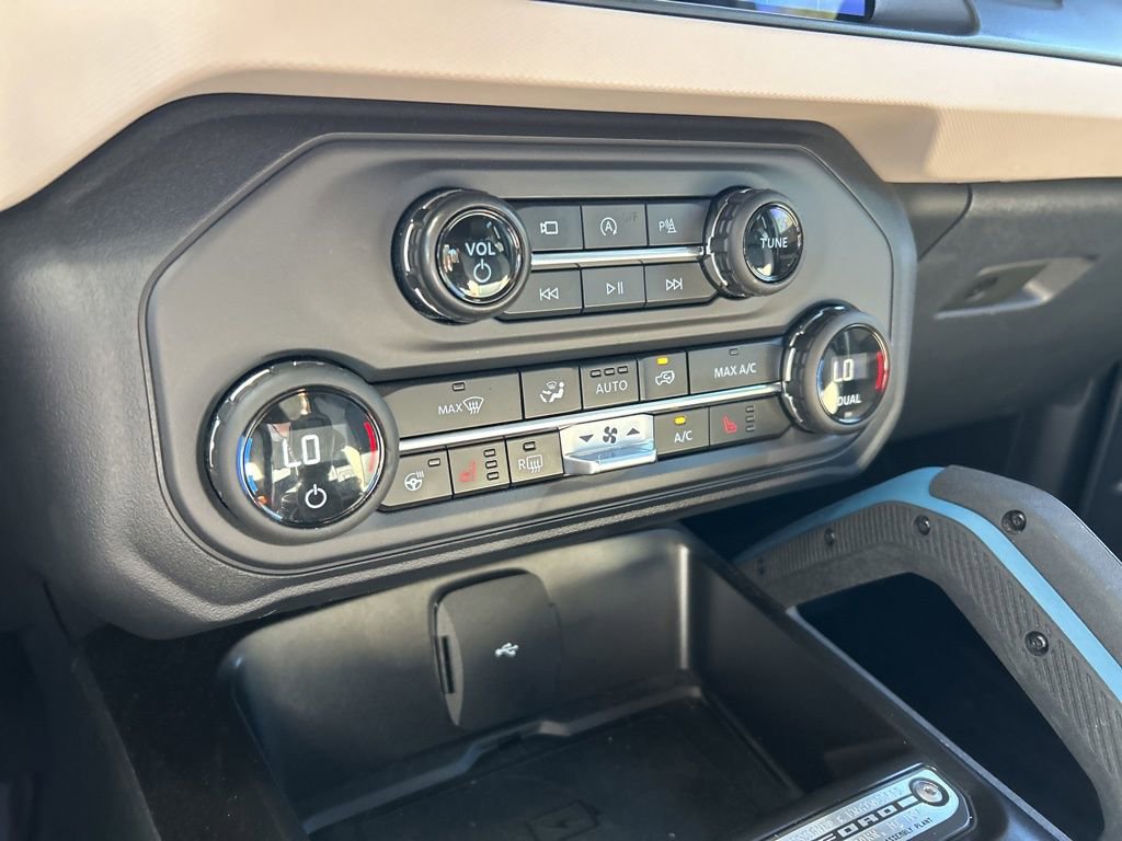 Used 2023 Ford Bronco Wildtrak image 32