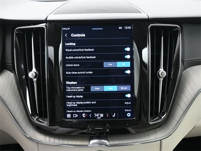 Used 2023 Volvo XC60 B6 Ultimate w/ Climate Package image 18