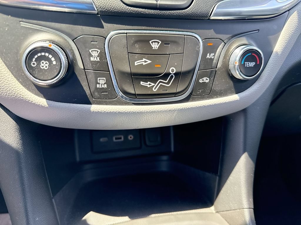 Used 2022 Chevrolet Equinox LT FWD image 19